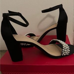 3 inch black sandals minor damage